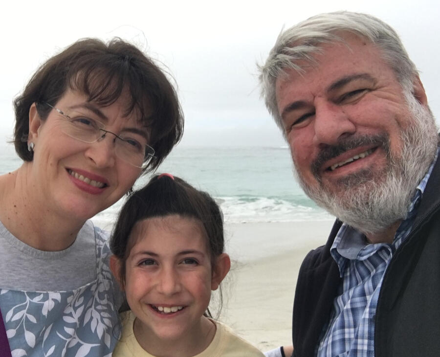 Christen & Friends Logo_Half-Circle